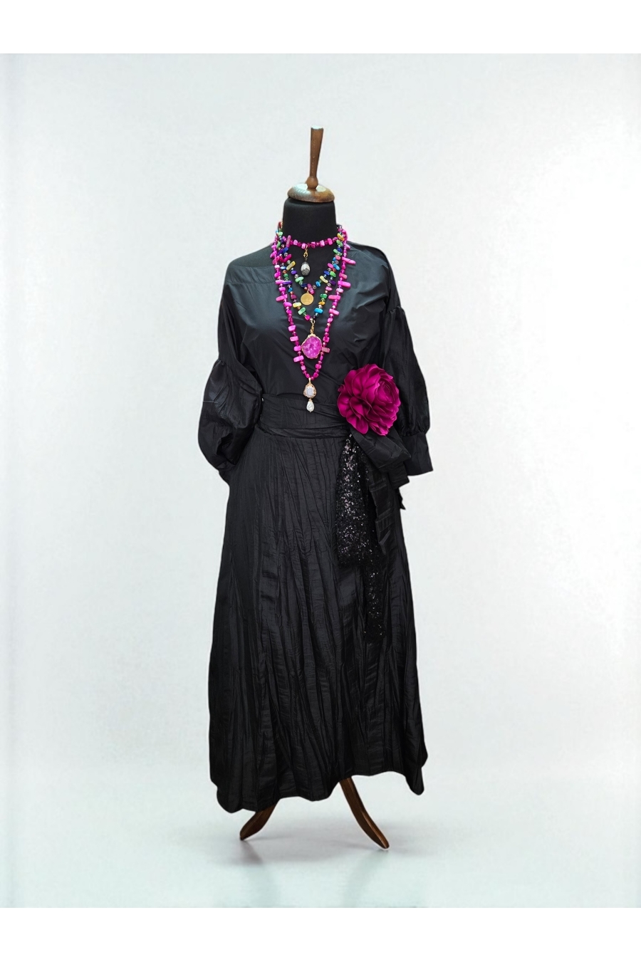 Комплет од Тафта Свила-Black Rose