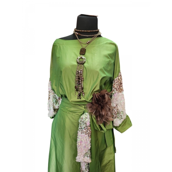 Зелено комплет од тафта свила со пайети