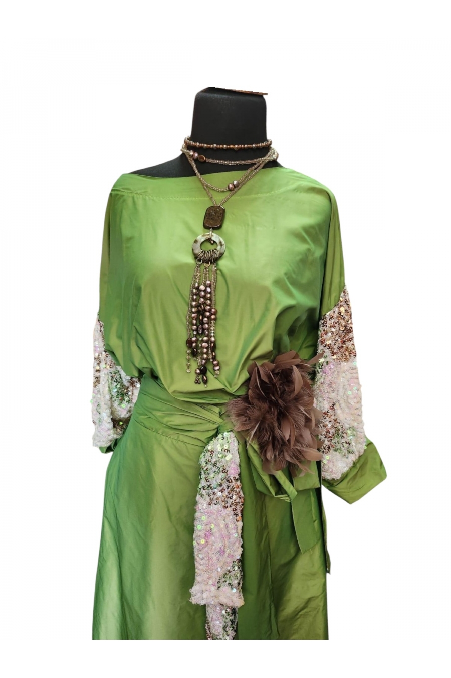 Зелено комплет од тафта свила со пайети