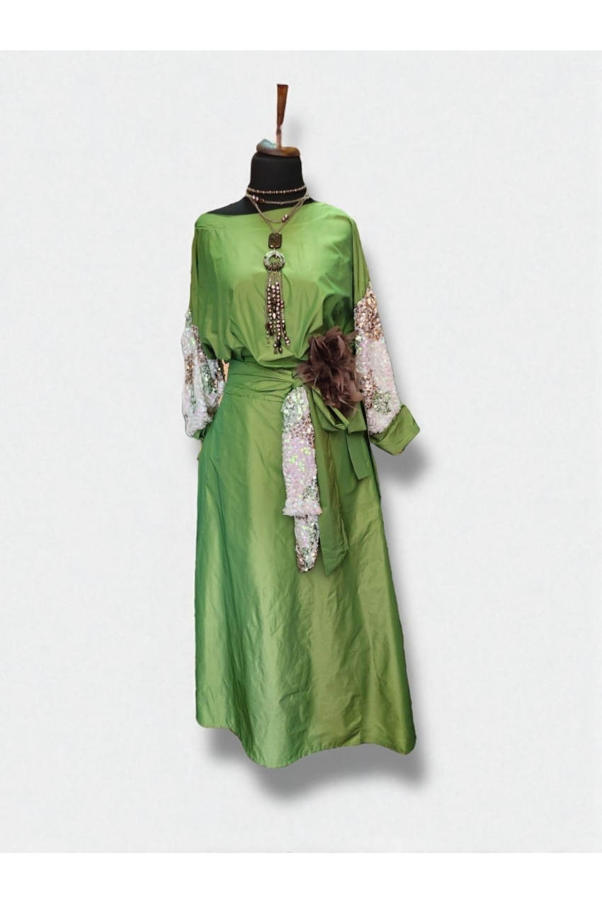 Зелено комплет од тафта свила со пайети